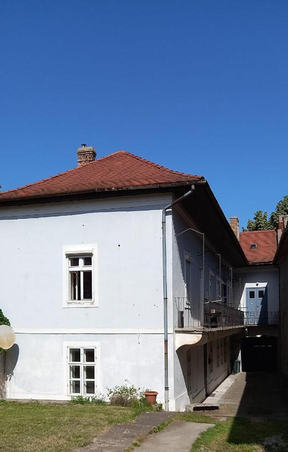 Апартаменты Via Tokaj Vendeghaz Шаторальяуйхей Экстерьер фото